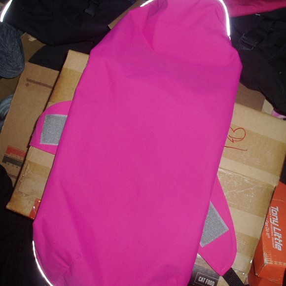 Canada Pooch Pink Expedition Raincoat & Chilly Dog - Picture 6 of 16